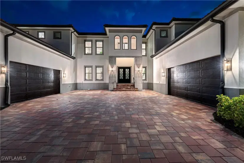 Picture of 3924 W Riverside Dr, Fort Myers FL 33901