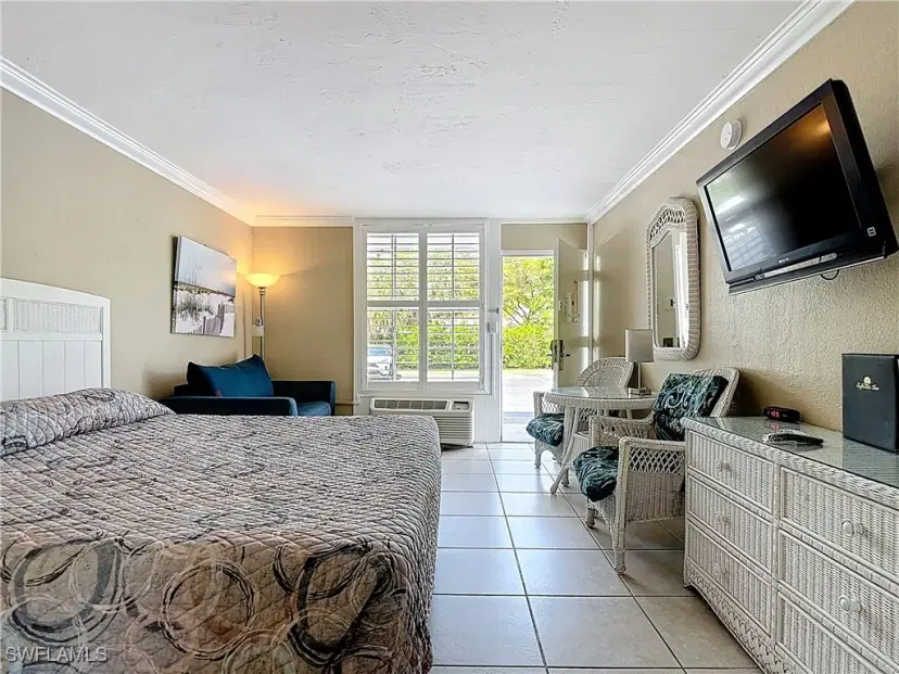 Picture of 2555 Tamiami Trl N 111, Naples FL 34103