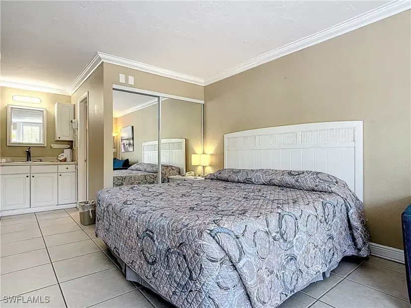 Picture of 2555 Tamiami Trl N 111, Naples FL 34103