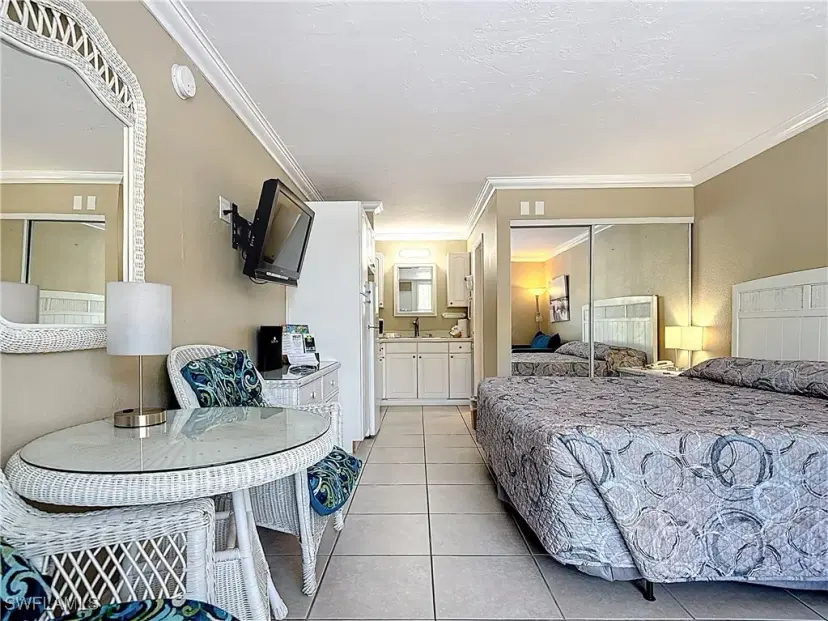 Picture of 2555 Tamiami Trl N 111, Naples FL 34103