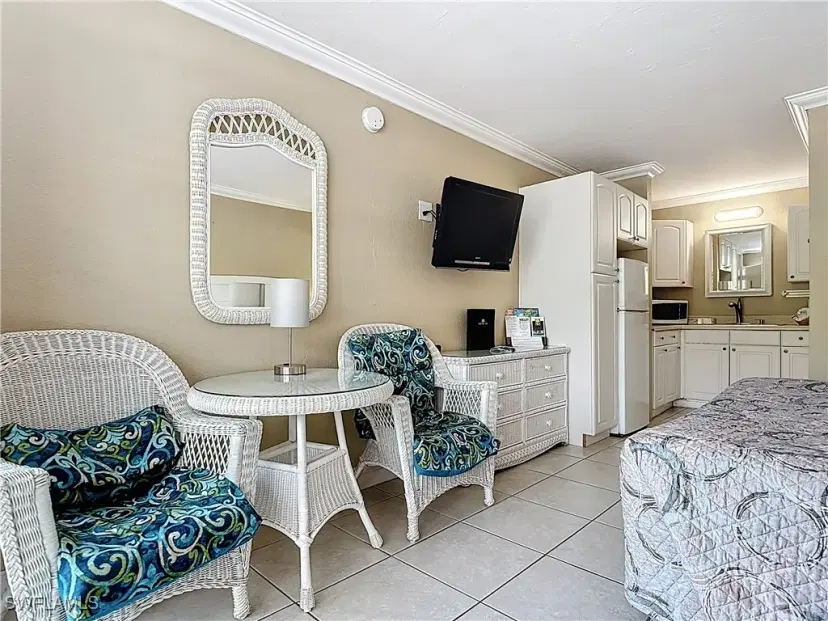 Picture of 2555 Tamiami Trl N 111, Naples FL 34103