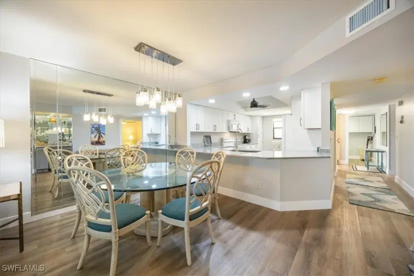 Picture of 527 Lake Louise Cir 101, Naples, FL 34110