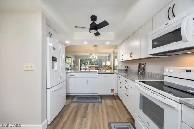 Picture of 527 Lake Louise Cir 101, Naples, FL 34110