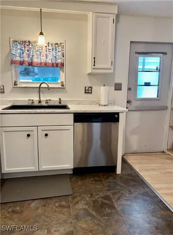 Picture of 730 Knotty Pine Cir, North Fort Myers FL 33917