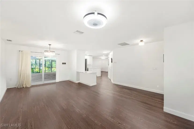 Picture of 6012 Perthshire Ln, Fort Myers FL 33908