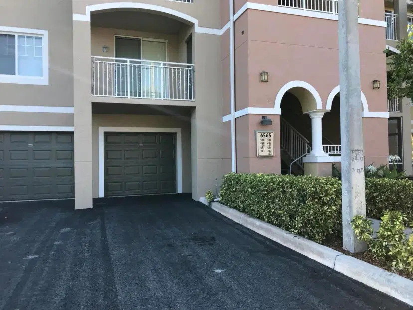 Picture of 6565 Emerald Dunes Drive 108, West Palm Beach, FL 33411