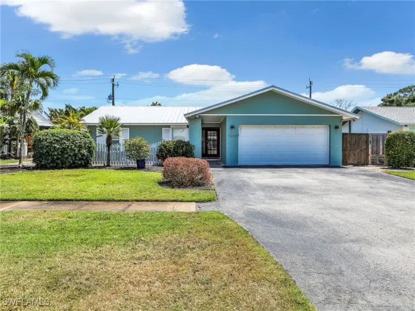 Picture of 1268 Lake Shore Dr, Naples FL 34103