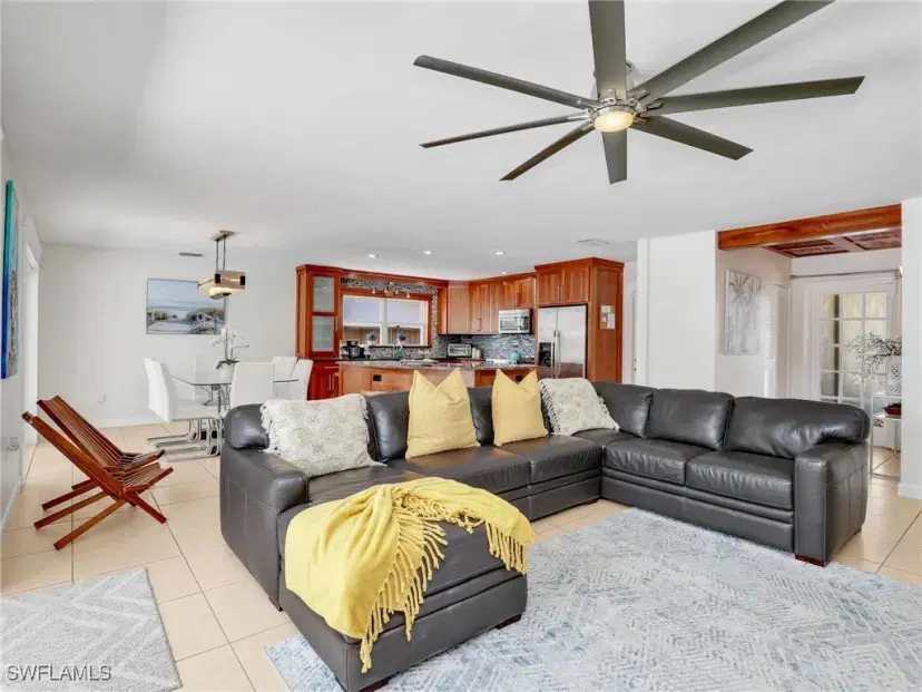Picture of 1268 Lake Shore Dr, Naples FL 34103