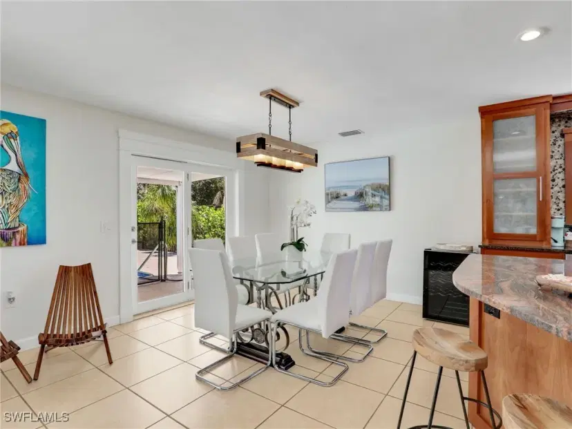 Picture of 1268 Lake Shore Dr, Naples FL 34103