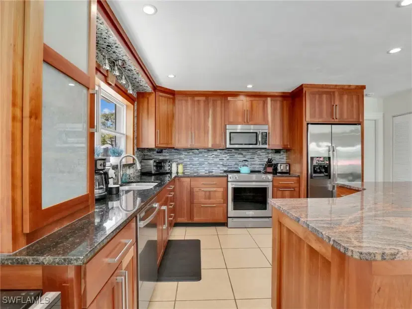 Picture of 1268 Lake Shore Dr, Naples FL 34103