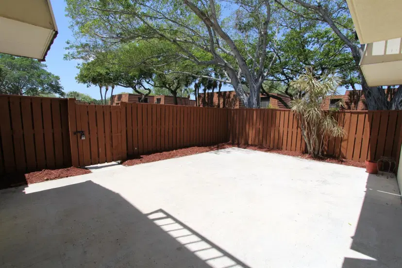 Picture of 404 Live Oak Lane, Boynton Beach, FL 33436