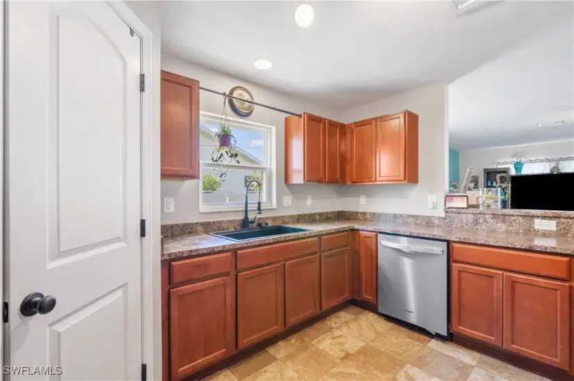 Picture of 420 SE 13Th Ct, Cape Coral FL 33990