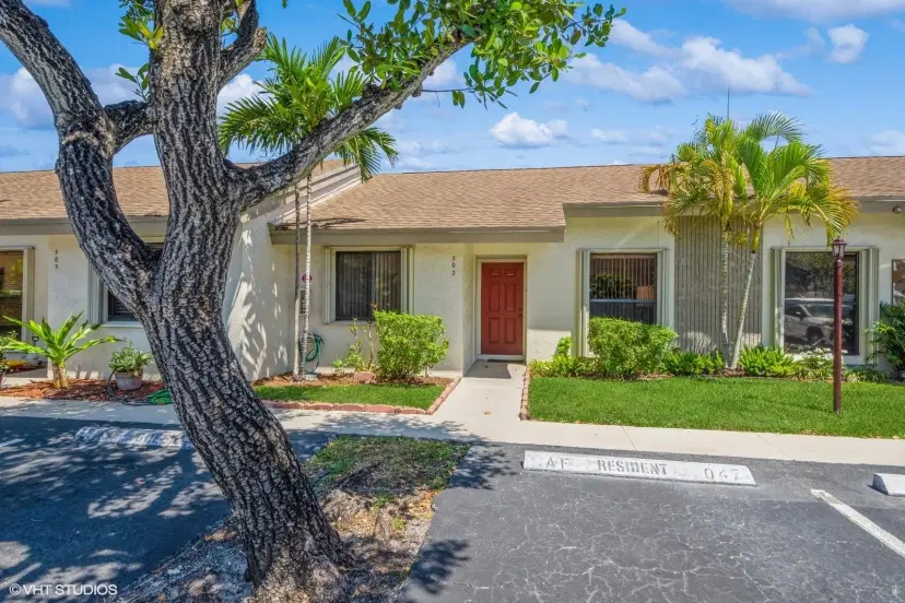 Picture of 3076 S Oakland Forest Dr 502, Oakland Park FL 33309