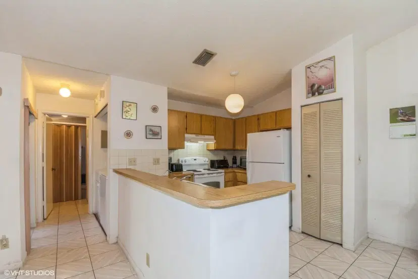 Picture of 3076 S Oakland Forest Dr 502, Oakland Park FL 33309