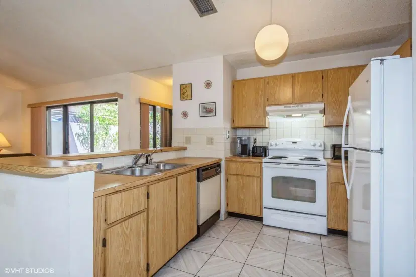 Picture of 3076 S Oakland Forest Dr 502, Oakland Park FL 33309