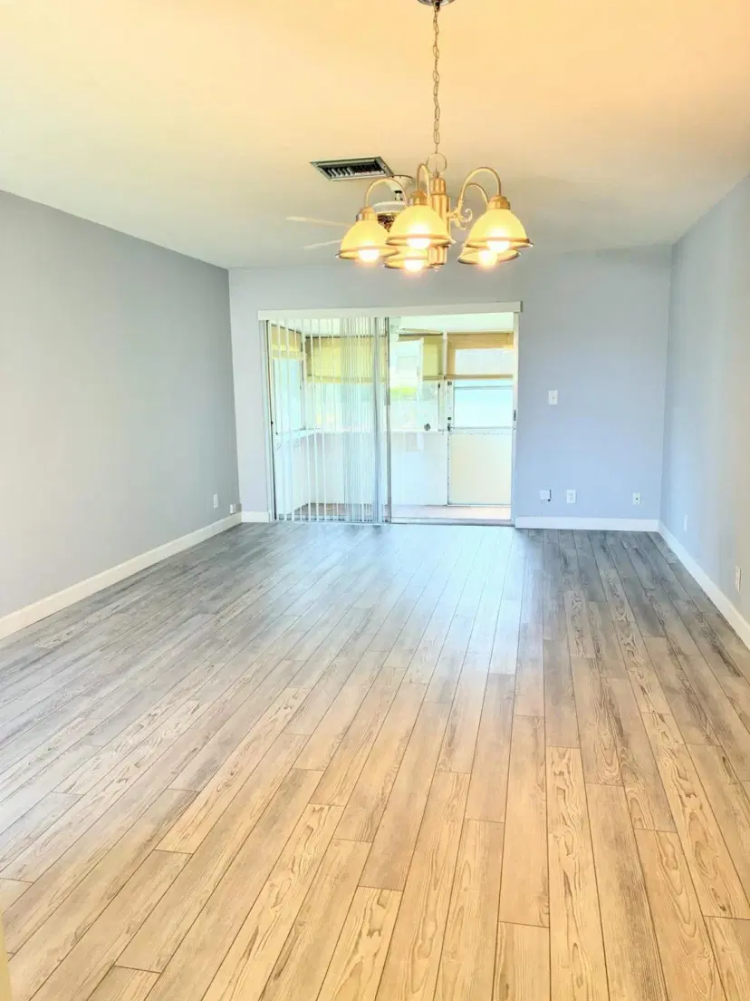 Picture of 2911 Ashley Drive W H, West Palm Beach, FL 33415