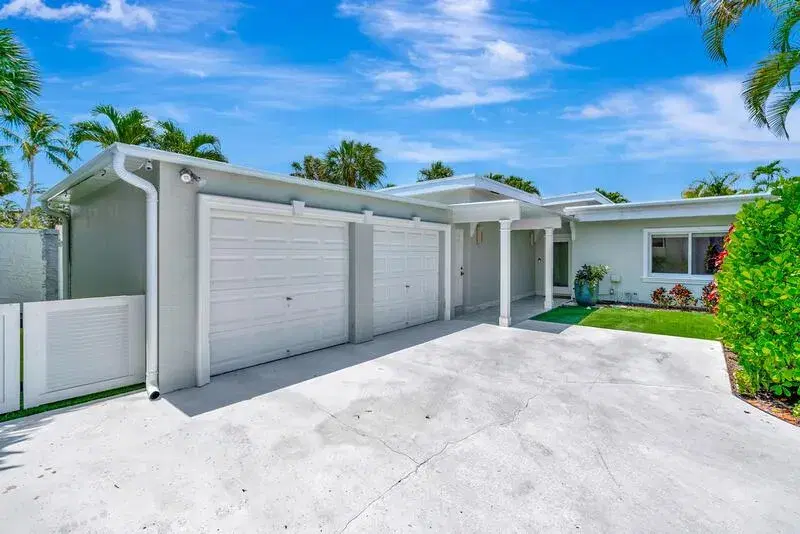 Picture of 102 W Tarpon Lane W, Jupiter FL 33477