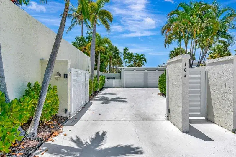 Picture of 102 W Tarpon Lane W, Jupiter FL 33477