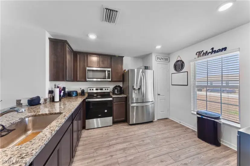 Picture of 843 Lochman Dr, Fort Myers FL 33913