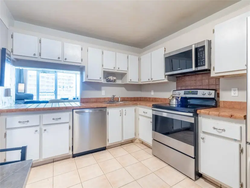 Picture of 2200 NE 33Rd Ave 6E, Fort Lauderdale FL 33305