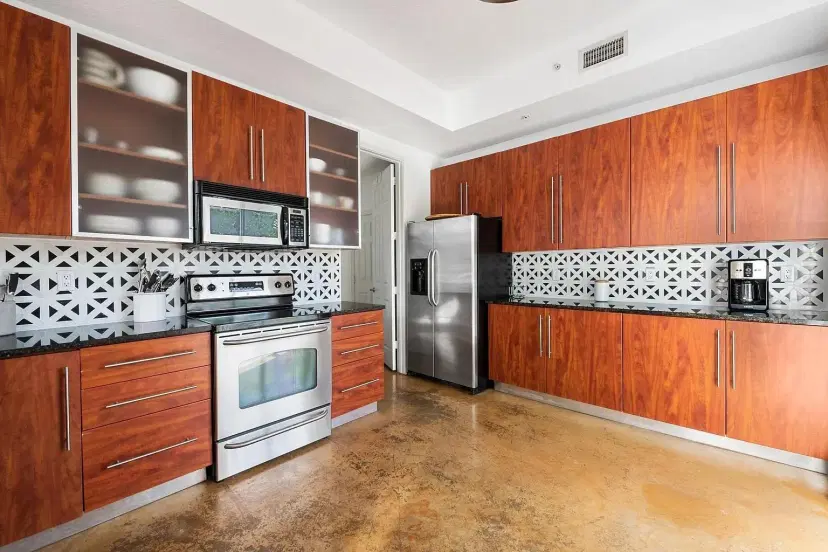 Picture of 800 NE 28Th St 800, Wilton Manors FL 33334