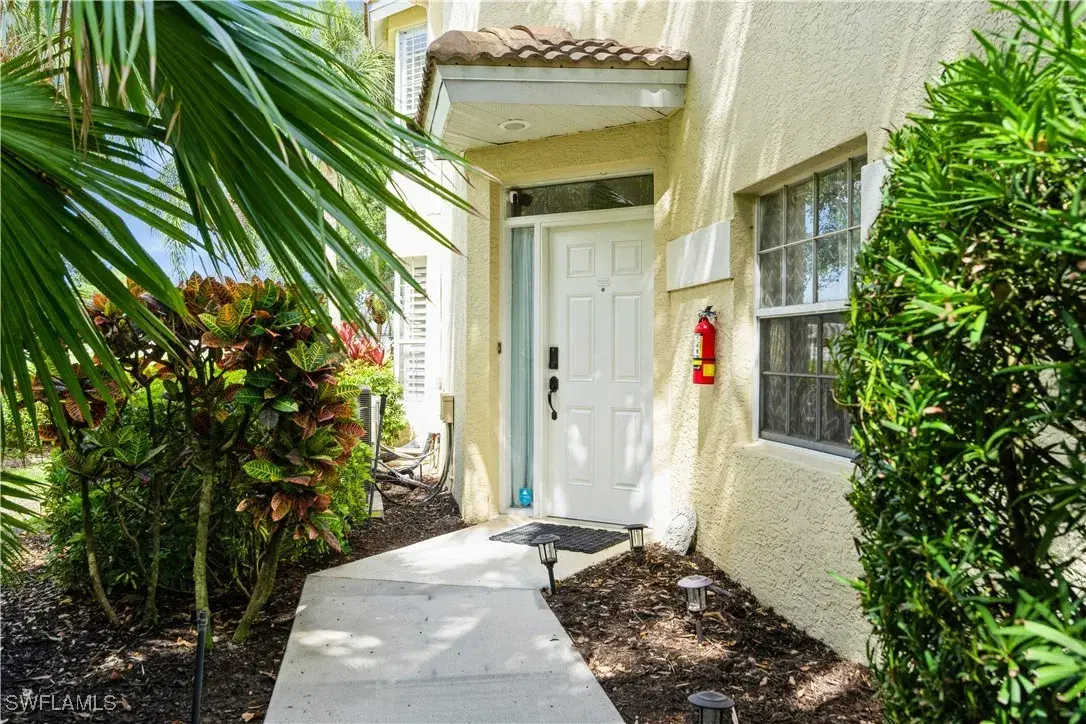 Picture of 81 Silver Oaks Cir 7-201, Naples, FL 34119