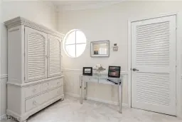 Picture of 81 Silver Oaks Cir 7-201, Naples, FL 34119