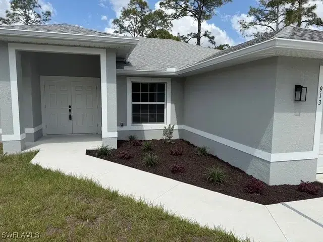 Picture of 913 Desoto Ave, Lehigh Acres FL 33972