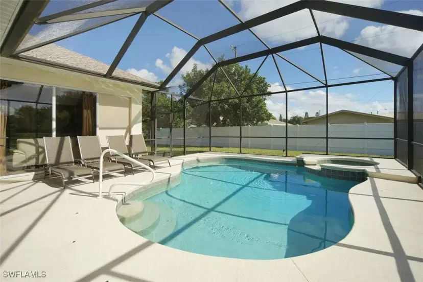 Picture of 1725 SE 10Th Pl, Cape Coral FL 33990