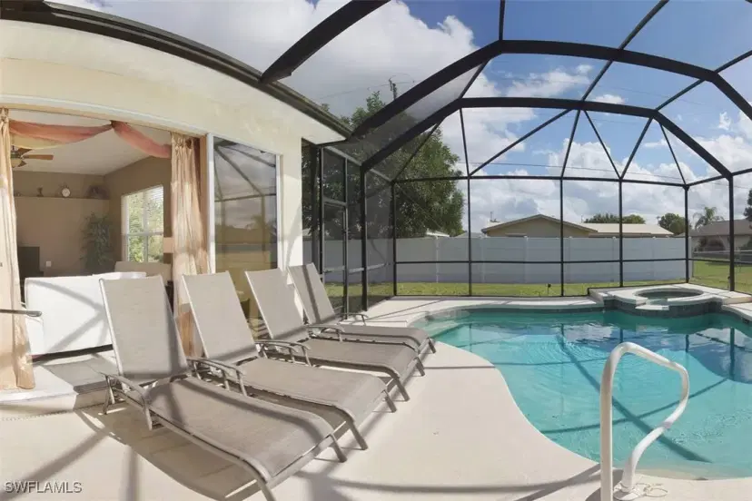 Picture of 1725 SE 10Th Pl, Cape Coral FL 33990