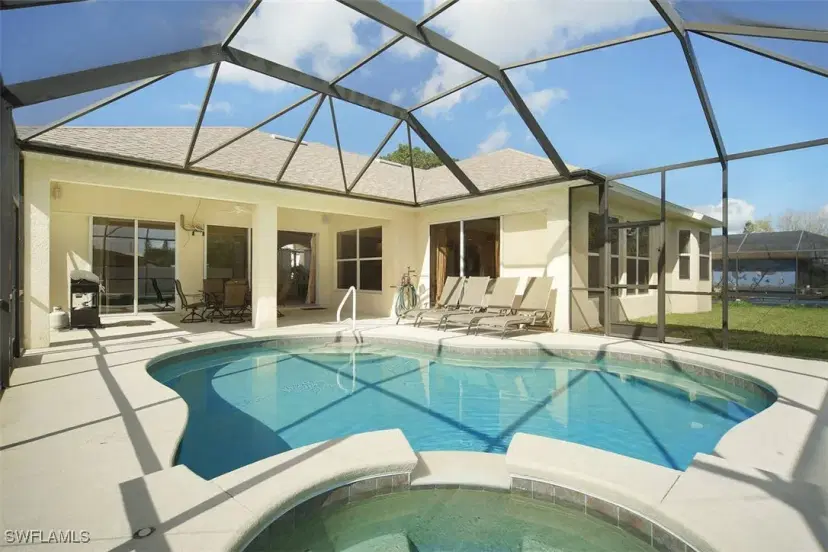 Picture of 1725 SE 10Th Pl, Cape Coral FL 33990