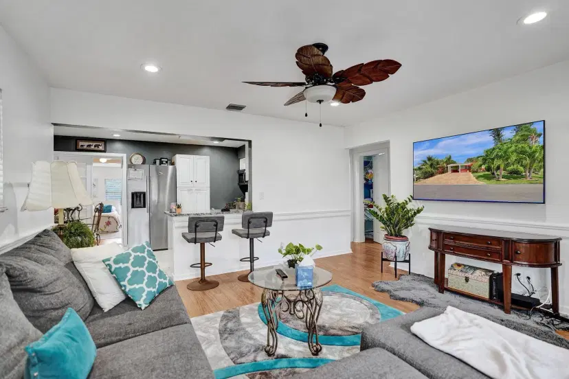 Picture of 415 W Palm St, Lantana FL 33462