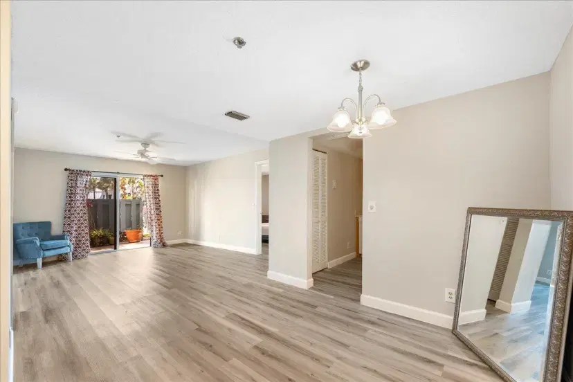 Picture of 950 S Kanner Highway E4, Stuart FL 34994