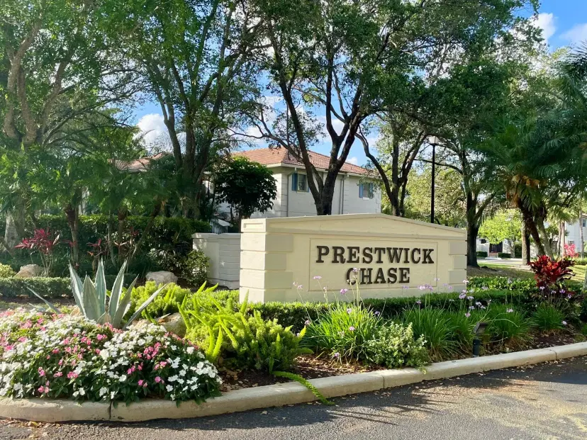 Picture of 366 Prestwick Circle 2, Palm Beach Gardens FL 33418