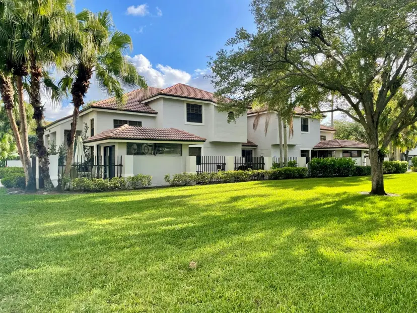 Picture of 366 Prestwick Circle 2, Palm Beach Gardens FL 33418