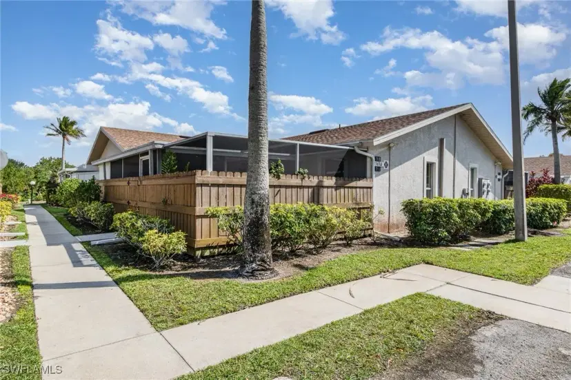 Picture of 15630 Crystal Lake Dr 101, North Fort Myers FL 33917
