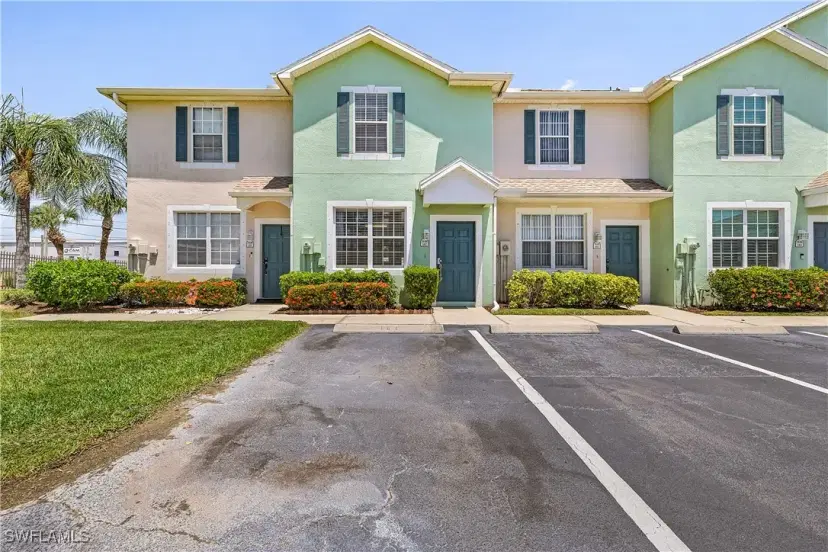 Picture of 3646 Pine Oak Cir 102, Fort Myers FL 33916
