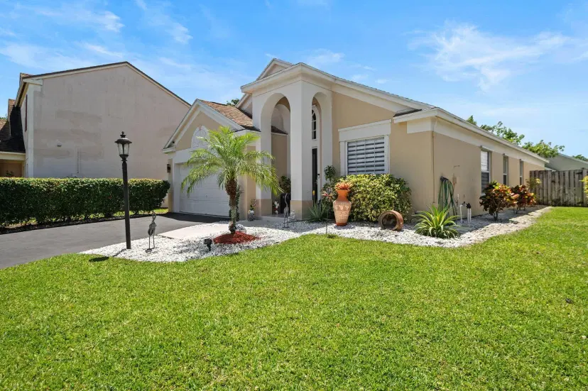 Picture of 39 Teal Way, Boynton Beach FL 33436