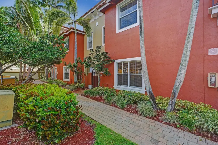Picture of 3303 Merrick Ln 1002, Pompano Beach FL 33063
