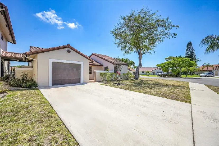 Picture of 45 Columbia Ct, Deerfield Beach FL 33442