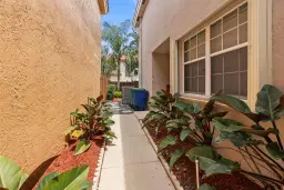Picture of 10735 S Saratoga Dr, Cooper City, FL 33026