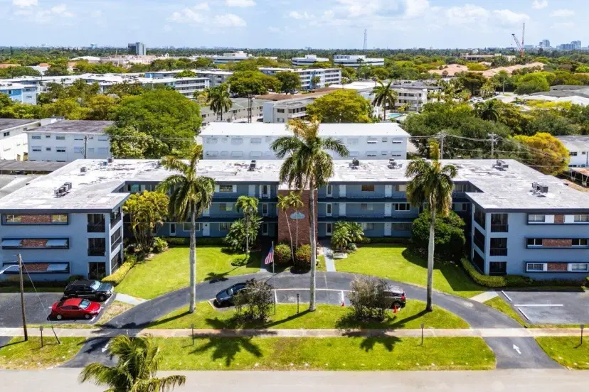 Picture of 515 S Crescent Drive 302, Hollywood FL 33021