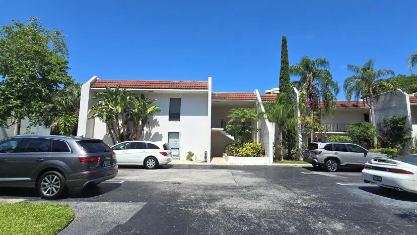 Picture of 1823 Embassy Drive 101, West Palm Beach, FL 33401