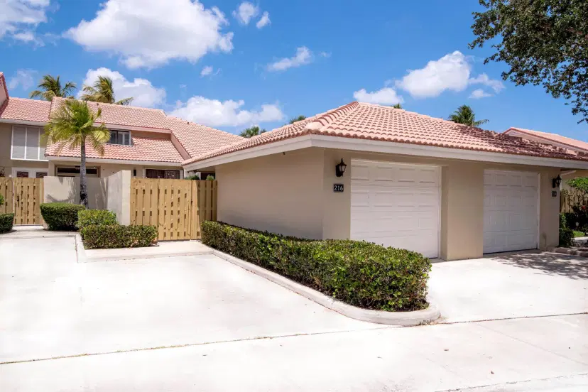 Picture of 216 Old Meadow Way, Palm Beach Gardens FL 33418