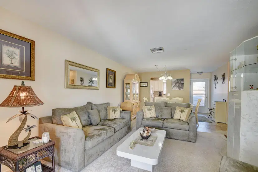 Picture of 4796 Cresthaven Boulevard B, West Palm Beach FL 33415