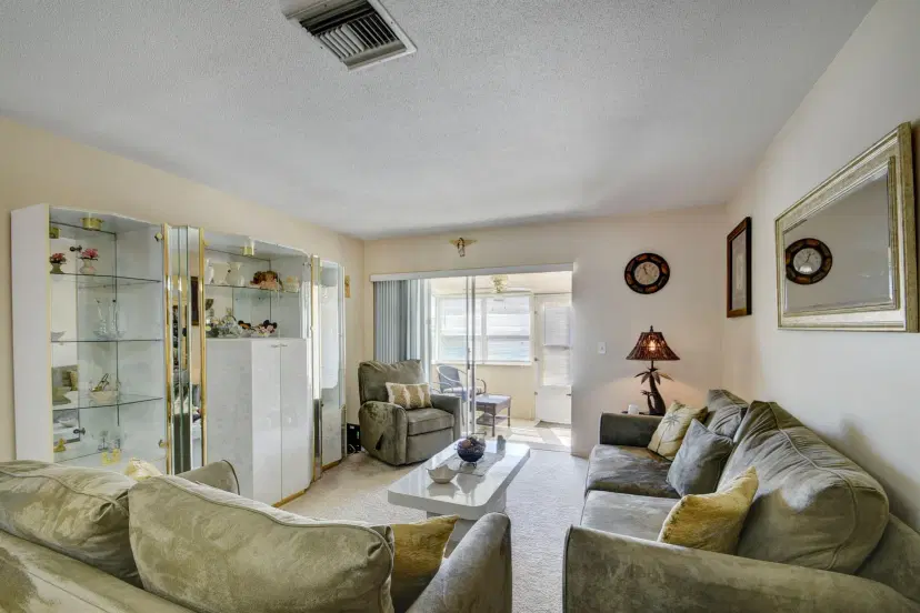 Picture of 4796 Cresthaven Boulevard B, West Palm Beach FL 33415