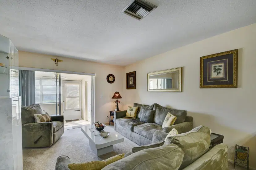Picture of 4796 Cresthaven Boulevard B, West Palm Beach FL 33415