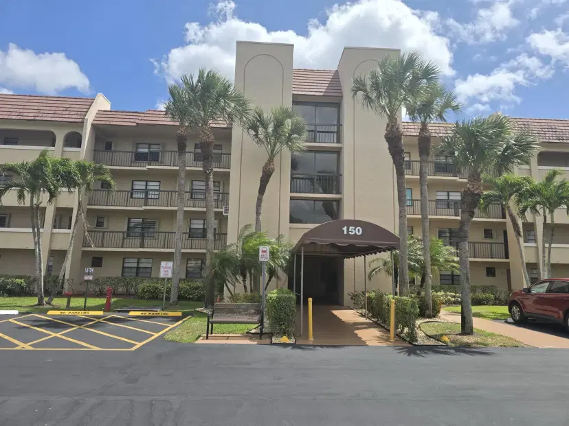 Picture of 150 Lake Nancy Lane 221, West Palm Beach FL 33411