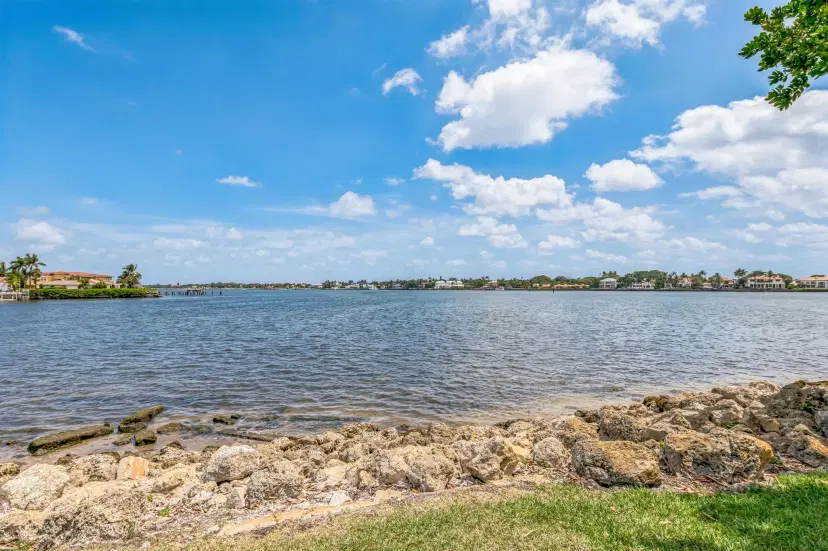 Picture of 140 Yacht Club Way 305, Hypoluxo FL 33462