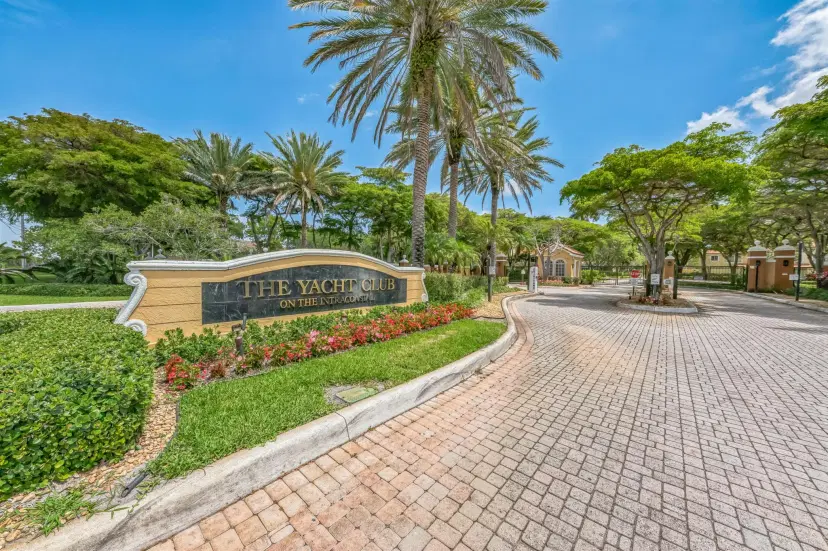 Picture of 140 Yacht Club Way 305, Hypoluxo FL 33462